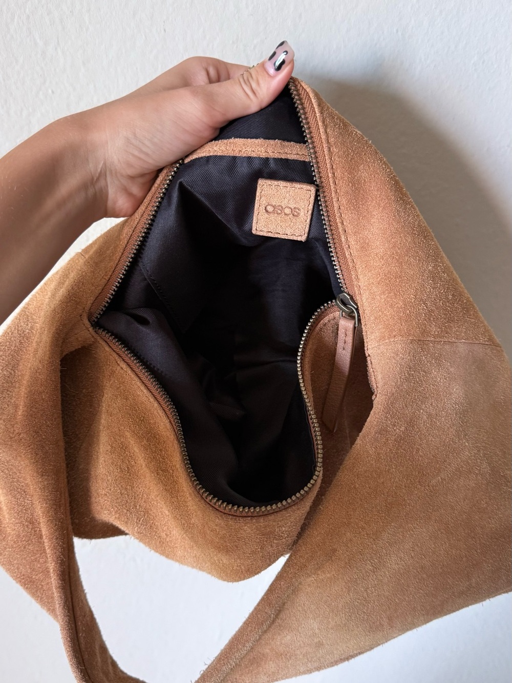 ASOS DESIGN Suede Slouchy Scoop Tote Bag in Tan- Brown - Picture 9 of 12